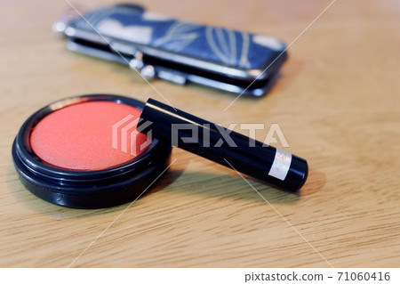Vermillion and seal 71060416