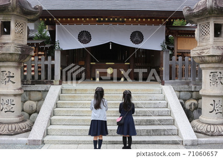Sisters visiting the shrine 71060657