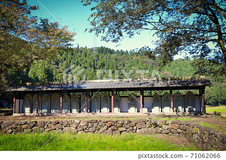 Ichijodani Asakura Ruins (Nishiyama Koshoji Stone Buddha Group) -Autumn 71062066