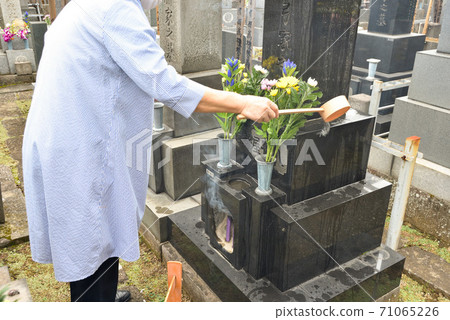 a visit to a grave  71065226