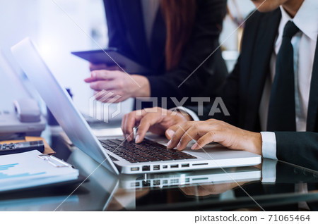 Project manager working and update tasks with milestones progress planning and Photo professional investor working new start up project. 71065464