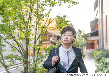 Image of a businessman walking to business talks in Kyoto Image of a businessman walking to business talks in Kyoto 71065501