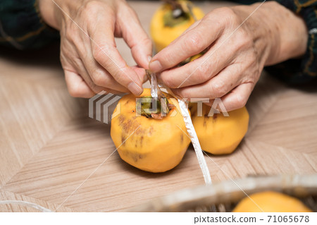 製作柿餅 71065678