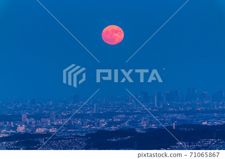 《Tokyo》 Tokyo city night view, full moon night 71065867