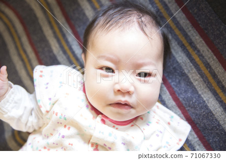 寶寶躺著 寶寶躺著 71067330