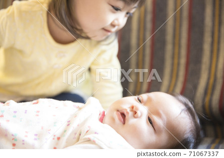 保姆女孩 71067337