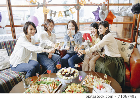 Mom party lunch Mom party lunch 71067492