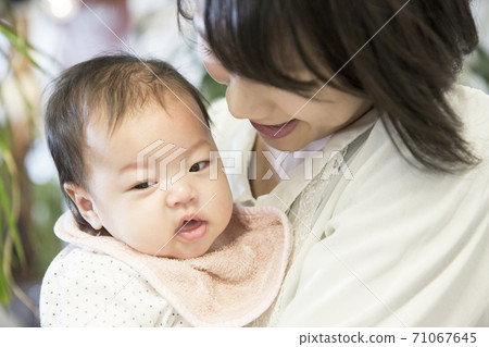 嬰兒和母親 嬰兒和母親 71067645
