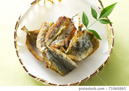 Grilled horse mackerel 17 71068865