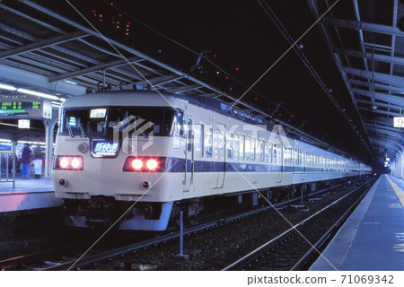 JR West 117 Series Special Rapid Service JR West 117 Series Special Rapid Service 71069342