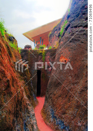 Path between Bete Amanuel and Bete Abba Libanos roch-hewn Churches, Lalibela, Ethiopia Path between Bete Amanuel and Bete Abba Libanos roch-hewn Churches, Lalibela, Ethiopia 71069496