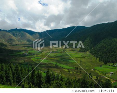 Landscape of mountain Phobjikha valley, Bhutan Himalayas Landscape of mountain Phobjikha valley, Bhutan Himalayas 71069514