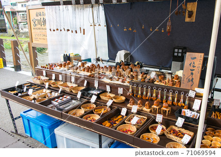 岐阜縣高山市宮川早市民間工藝品一劍雕刻 71069594