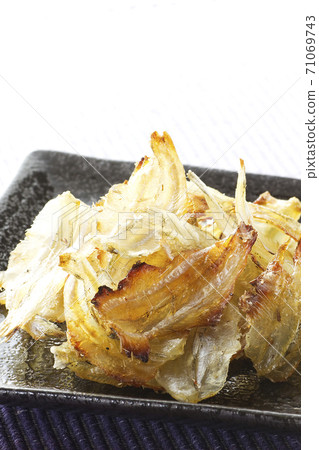 Grilled sardines 21 71069743