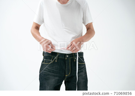 Senior male major who succeeded in dieting 71069856