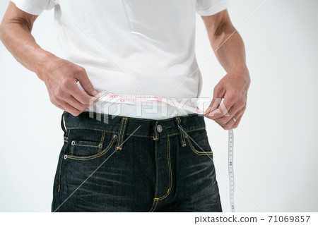 Senior male major who succeeded in dieting 71069857