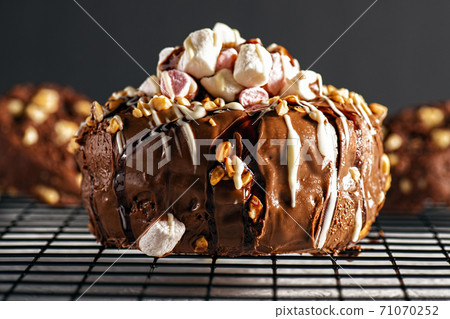 Rocky road baked donut 71070252