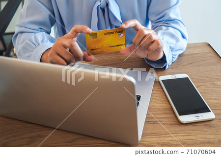 Business woman consumer spending via credit card and internet banking for shopping online Business woman consumer spending via credit card and internet banking for shopping online 71070604