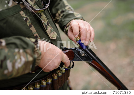 Old Experienced Hunter Charging Smooth Bore Gun. 71071580