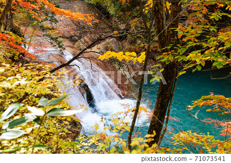 A waterfall that will sink into the dam lake, Akita Prefecture A waterfall that will sink into the dam lake, Akita Prefecture 71073541