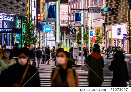 Tokyo cityscape of Japan Corona-stricken Tokyo, Ginza. The mask is still on = November 1, 2020 71073697
