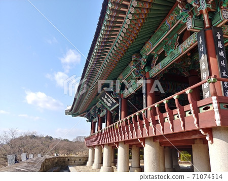 The beauty of Jinjuseong Chokseokru 71074514