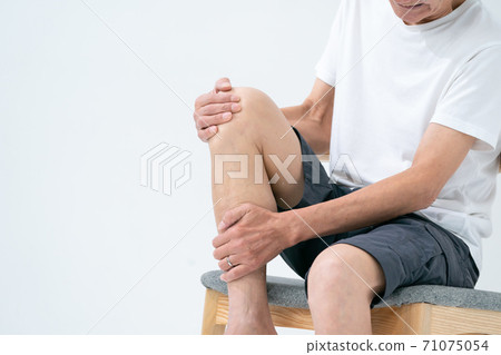 膝蓋疼痛高級男性部位 71075054