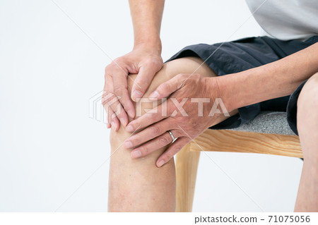 Knee pain senior male parts 71075056