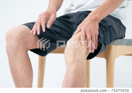 Knee pain senior male parts 71075058