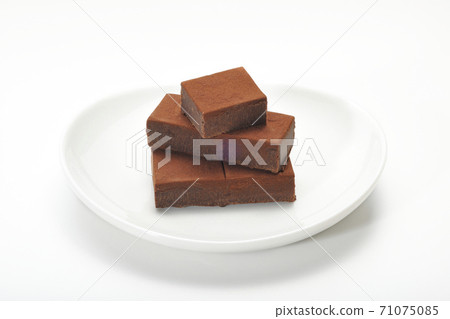 raw chocolate 71075085