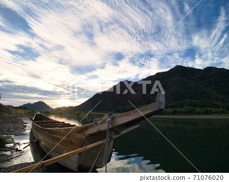 Sageboat on the Nagara River Sageboat on the Nagara River 71076020