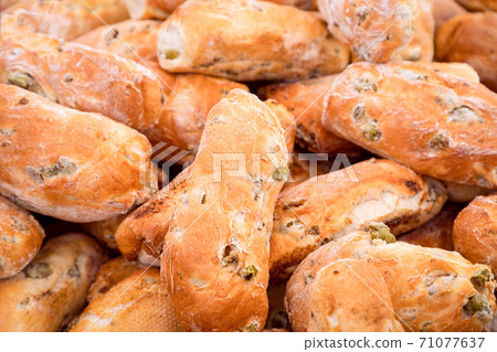 Freshly baked rustic Italian bread with green olives at the Sunday market 71077637