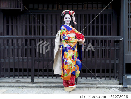 Kyoto Maiko whole body 71078028