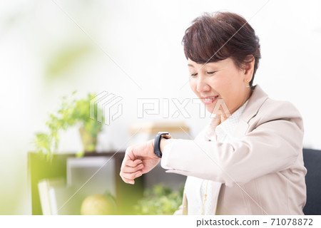 女商人智能手錶 71078872