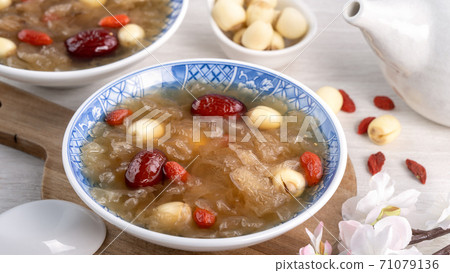 白木耳 銀耳 蓮子 紅棗 枸杞 湯 甜湯 snow fungus soup トレメラスープ 71079136