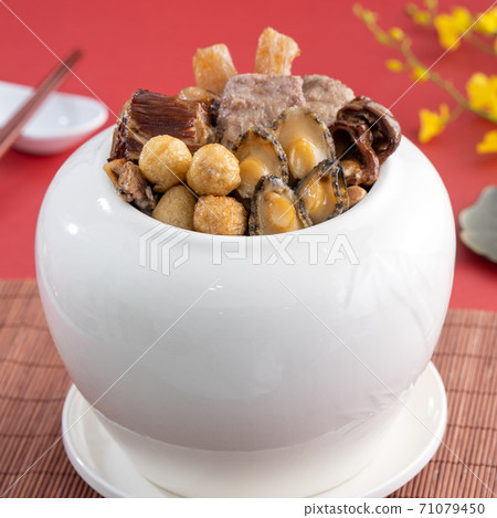 佛跳牆 年菜 農曆新年 中式 過年 新年 食物 餐 農曆年 料理 美食家 傳統 海鮮 豐盛 佛跳牆 年菜 農曆新年 中式 過年 新年 食物 餐 農曆年 料理 美食家 傳統 海鮮 豐盛 71079450