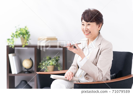 Business scene voice input smartphone 71079589