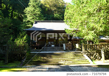 The hall of worship at Ninomiya Shrine in Musashi Province The hall of worship at Ninomiya Shrine in Musashi Province 71079794
