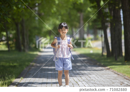 小學一年級學生 71082880