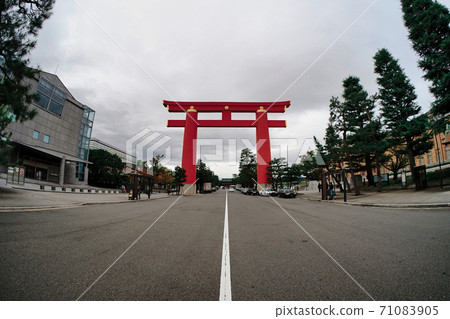 Heian Jingu Otorii taken with a fisheye lens 71083905