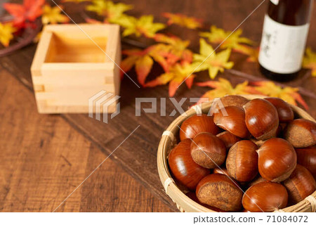 Autumn leaves and taste of autumn Autumn leaves and taste of autumn 71084072