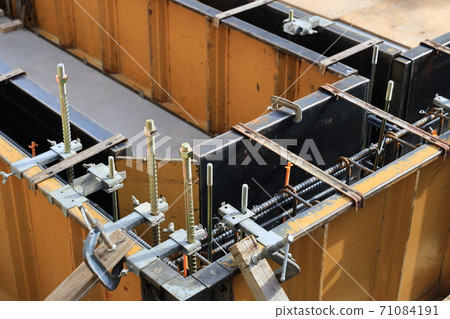 Foundation construction of housing construction 71084191