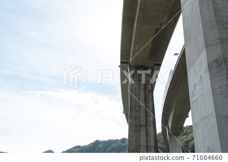 Highway pier 71084660