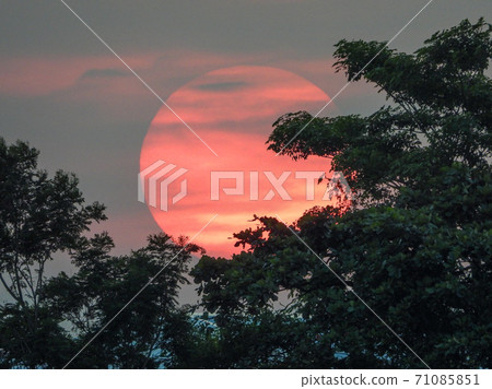 Big sun sky at beautiful sunset Big sun sky at beautiful sunset 71085851