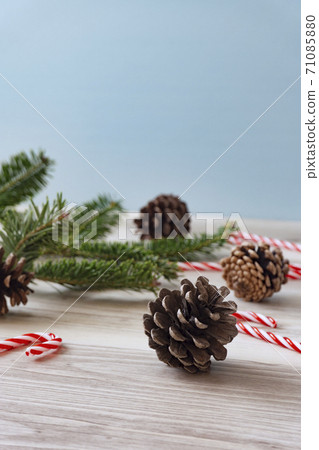 Christmas tree branches and pine cones on the table. Christmas, fir tree, Christmas preparation, etc. Christmas tree branches and pine cones on the table. Christmas, fir tree, Christmas preparation, etc. 71085880