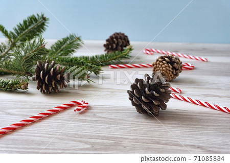 Christmas tree branches and pine cones on the table. Christmas, fir tree, Christmas preparation, etc. 71085884