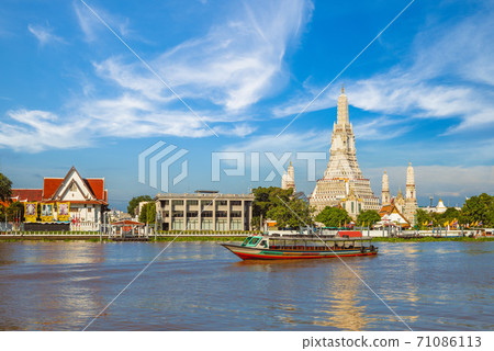 Wat Arun by Chao Phraya River at Bangkok, thailand 71086113
