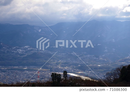 冬季:從和歌山縣道61號望向奇諾川平原 冬季:從和歌山縣道61號望向奇諾川平原 71086300