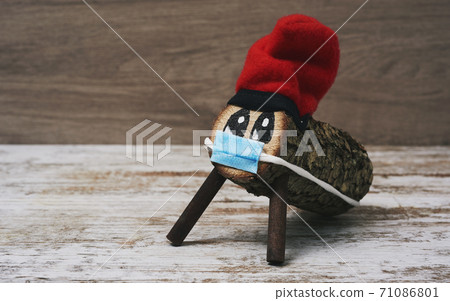 catalan tio de nadal wearing a face mask 71086801