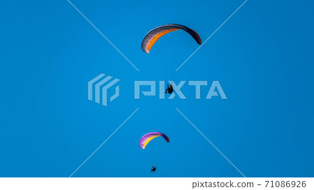 Paragliding spectacular flight 71086926